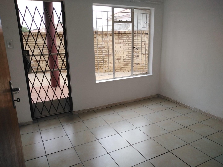 1 Bedroom Property for Sale in Kannoniers Park North West